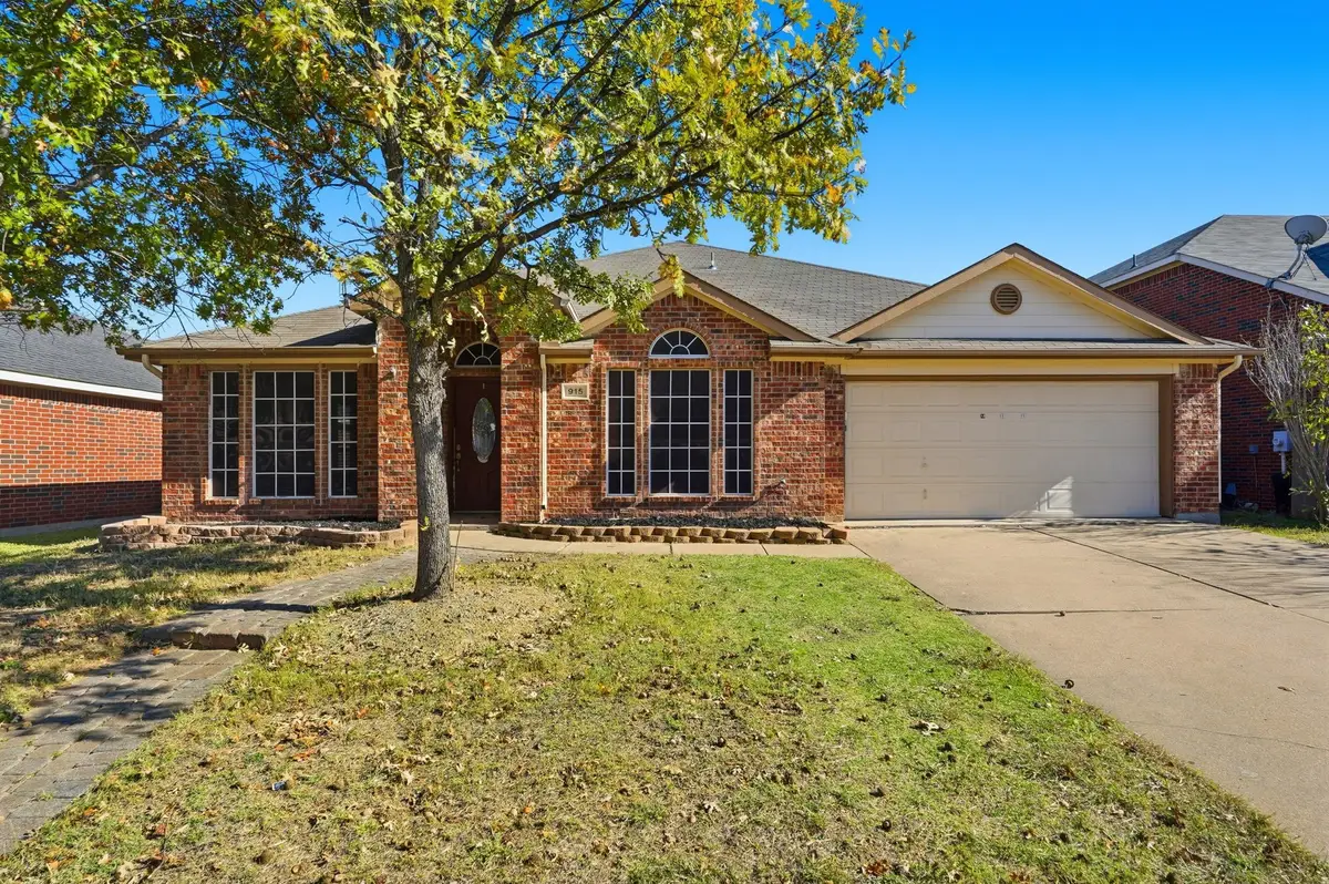 915 Hidden Oaks Drive, Burleson, TX 76028 - Image #1