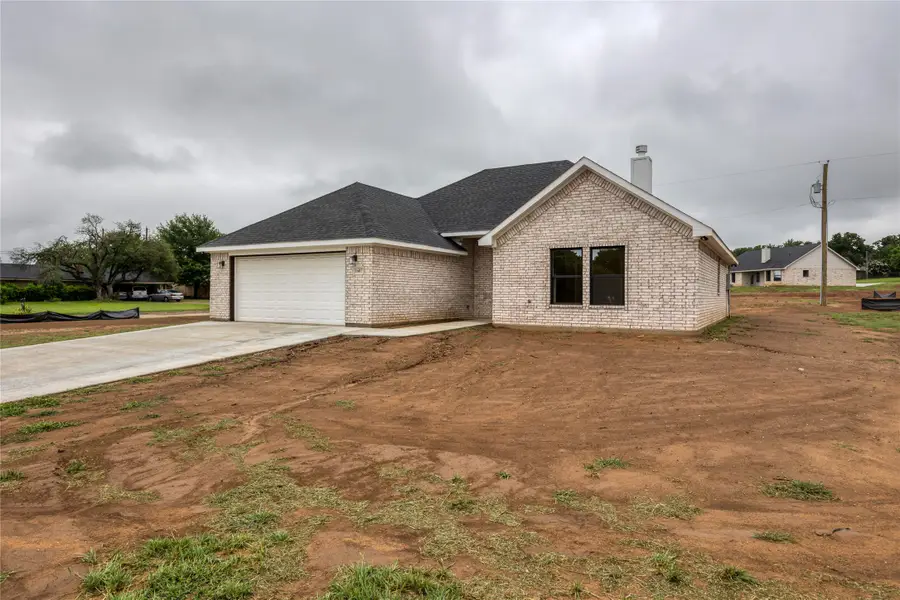1607 W College Street, Jacksboro, TX 76458 - Image #2