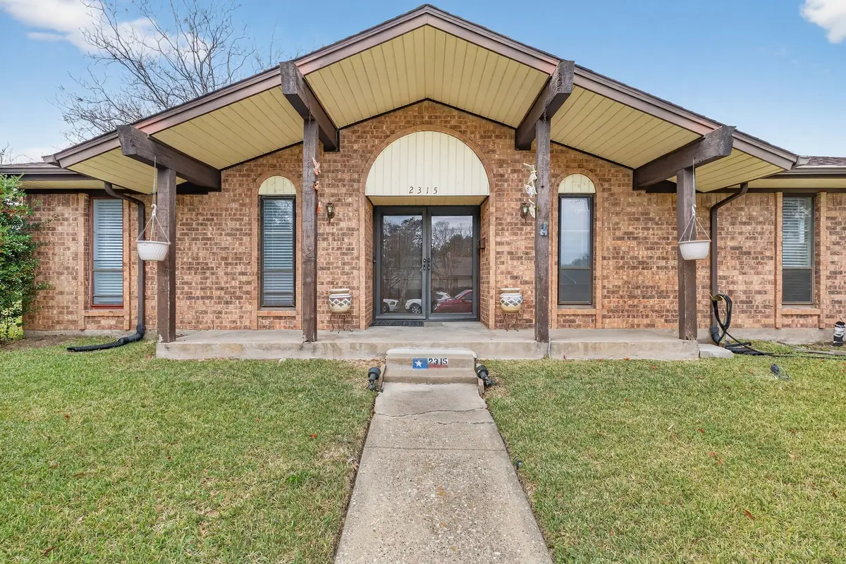 2315 Larchmont Drive, Mesquite, TX 75150 - Image #1
