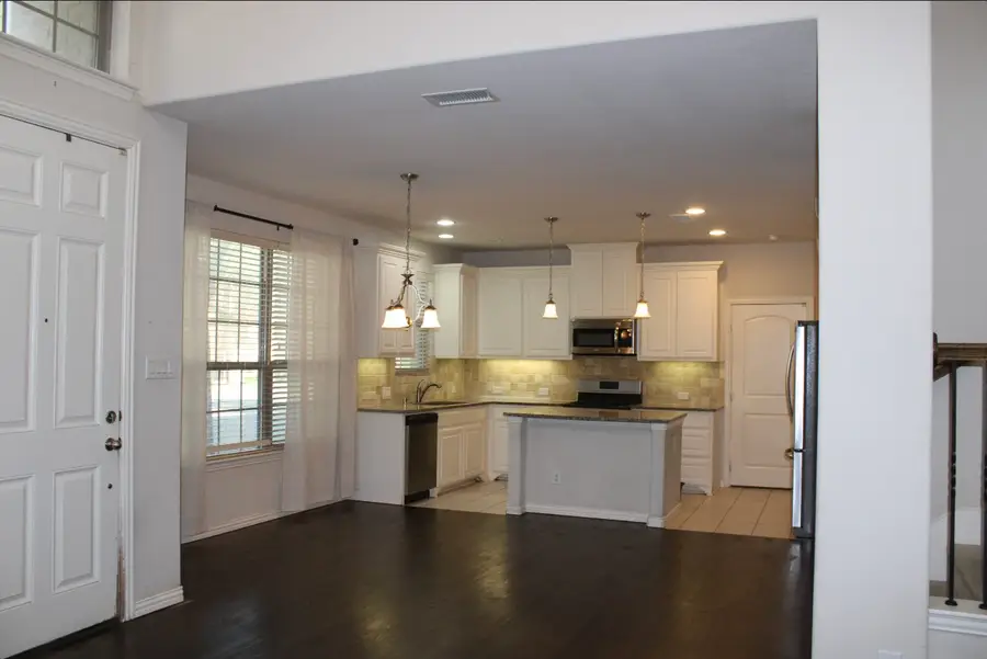 611 Matthew Place, Richardson, TX 75081 - Image #3