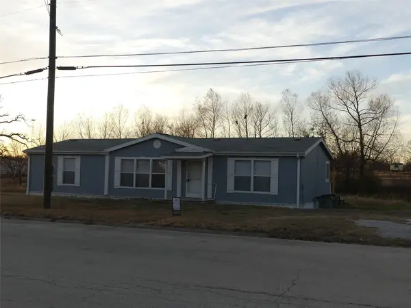 422 Hutchinson Street, Bowie, TX 76230