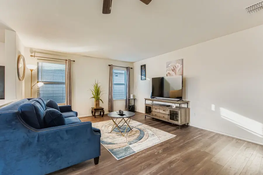 9238 Summerlee Street, Dallas, TX 75227 - Image #2