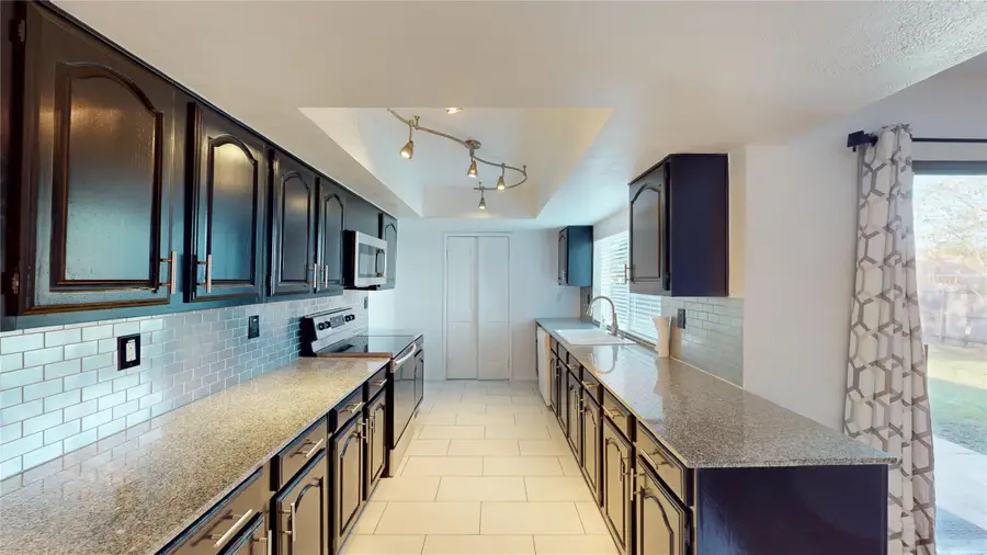 7748 Landmark Ridge Street, Fort Worth, TX 76133 - Image #3