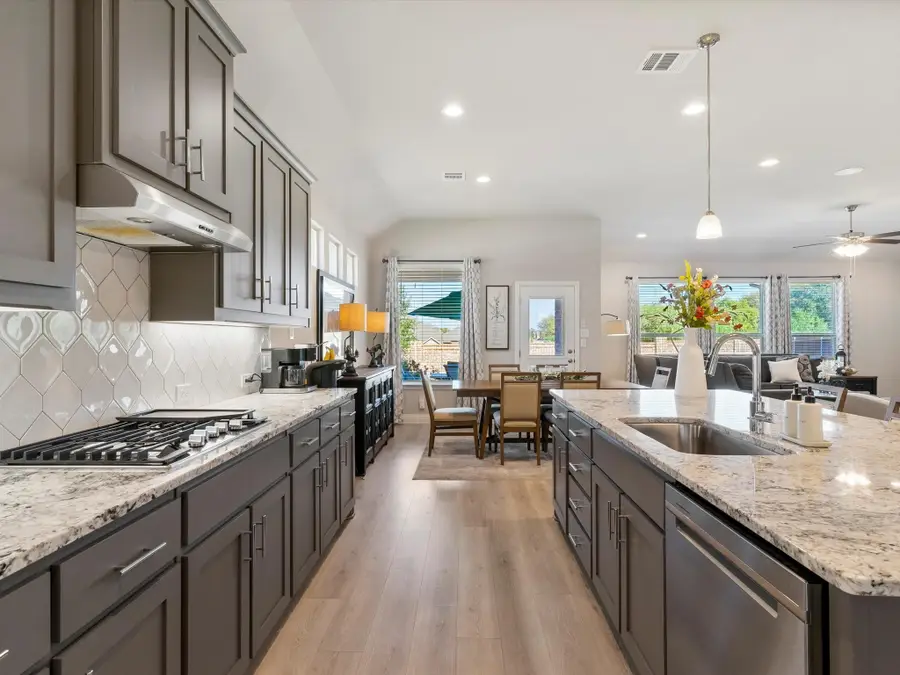 916 Nellie Drive, Mansfield, TX 76063 - Image #2