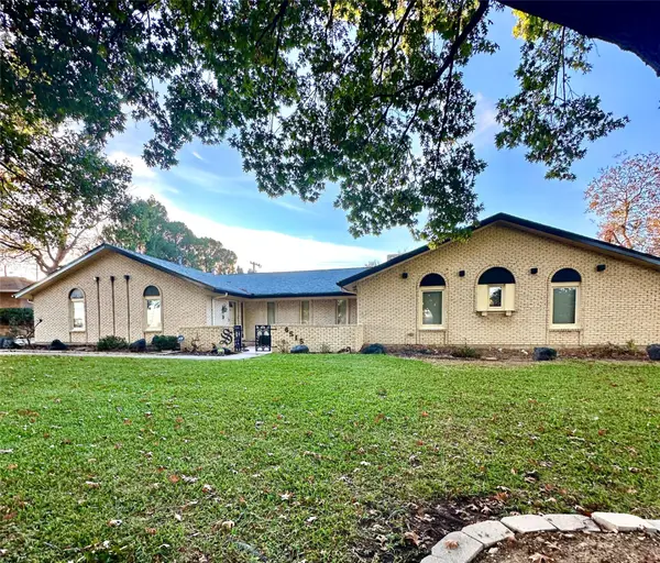 6515 Ridgeview Circle, Dallas, TX 75240