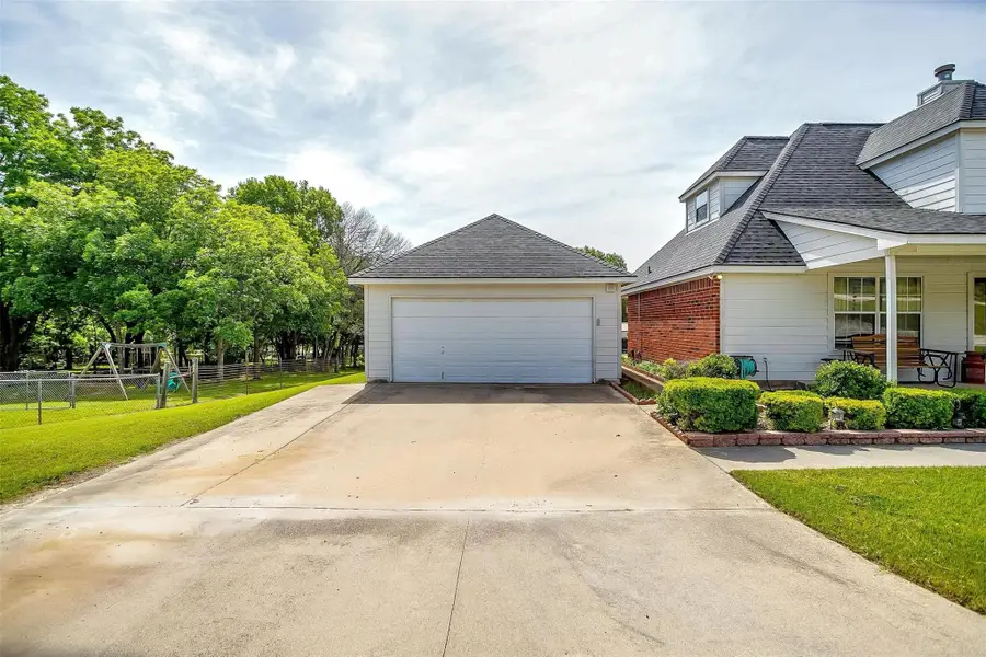 1409 Robyn Road, Azle, TX 76020 - Image #3
