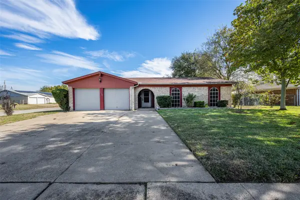 3501 Richardson Court W, Fort Worth, TX 76119