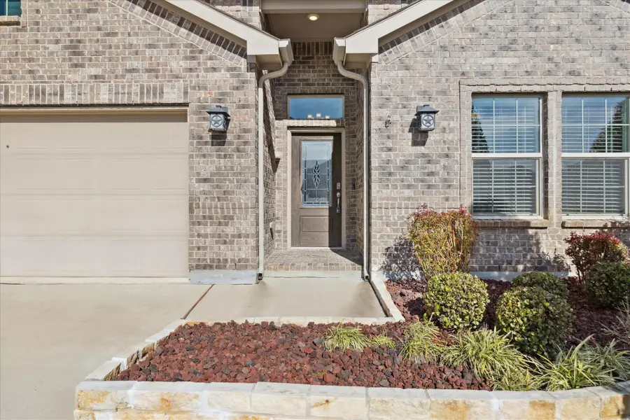 548 Dunster Lane, Saginaw, TX 76131 - Image #2