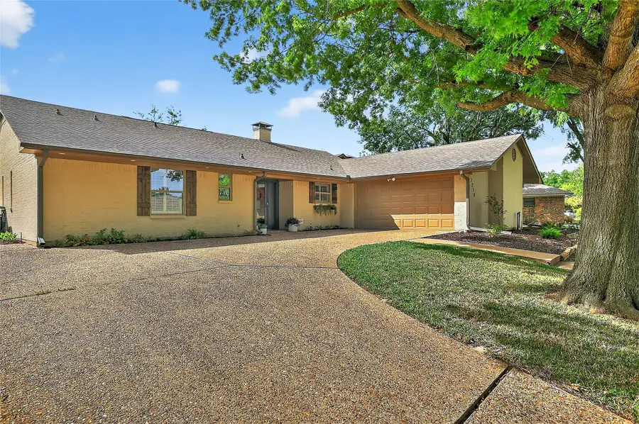 2215 Oak Creek Drive, Sherman, TX 75092 - Image #2