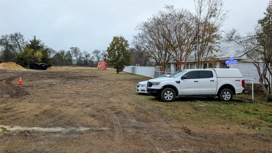 414 E Locust Street, Whitewright, TX 75491 - Image #2