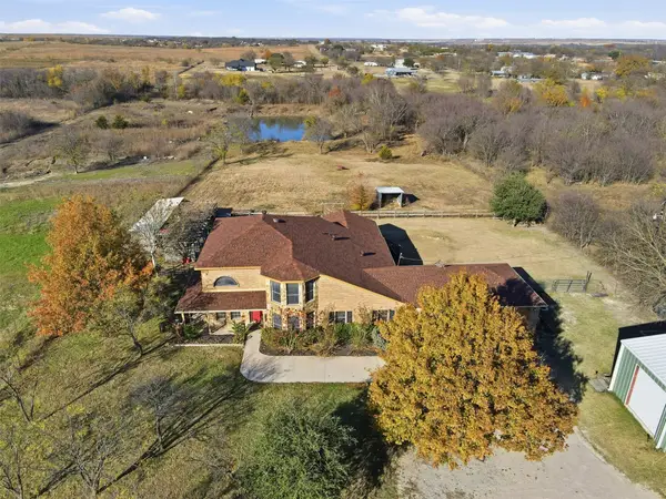 5824 Sky Road, Joshua, TX 76058