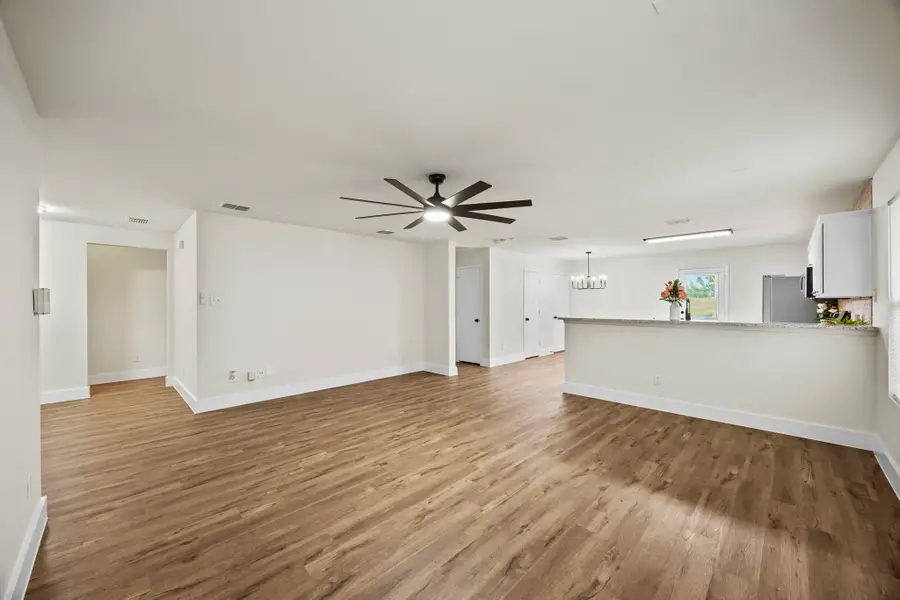 6922 Tractor Drive, Dallas, TX 75241 - Image #2