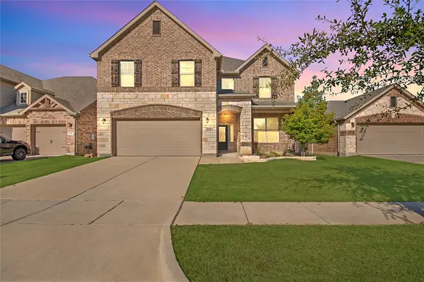 1709 Meadow Trail Lane, Aubrey, TX 76227