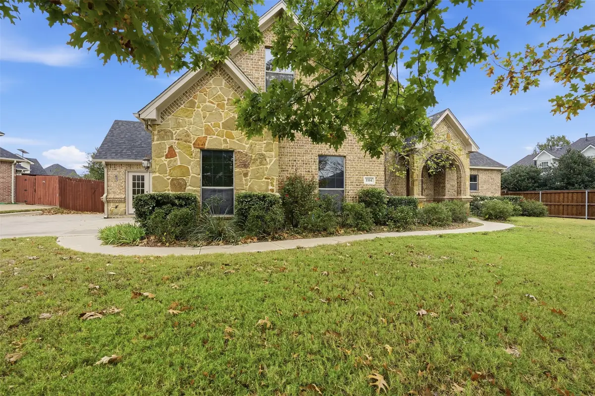 1104 Lynnwood Drive, Cleburne, TX 76033 - Image #1