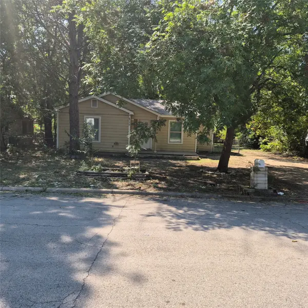 6713 Lakeside Drive, Lake Worth, TX 76135