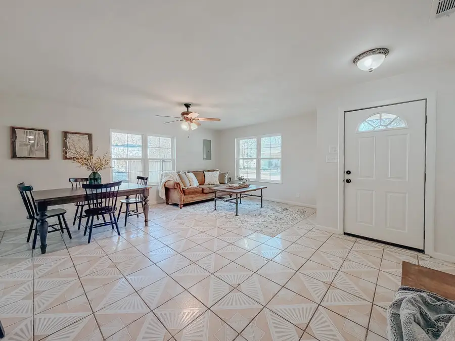 812 W 11th Avenue, Corsicana, TX 75110 - Image #3