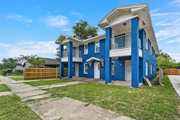 1016 E Arlington Avenue, Fort Worth, TX 76104