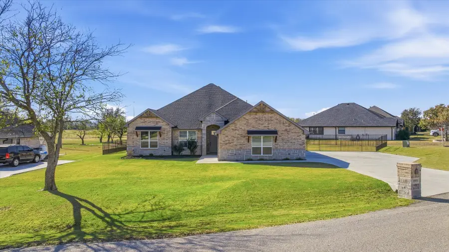 1801 Rockview Drive, Granbury, TX 76049 - Image #3