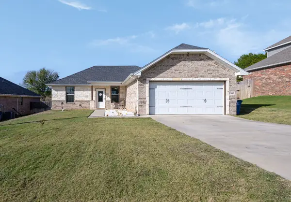 2306 Creek Drive, Granbury, TX 76048