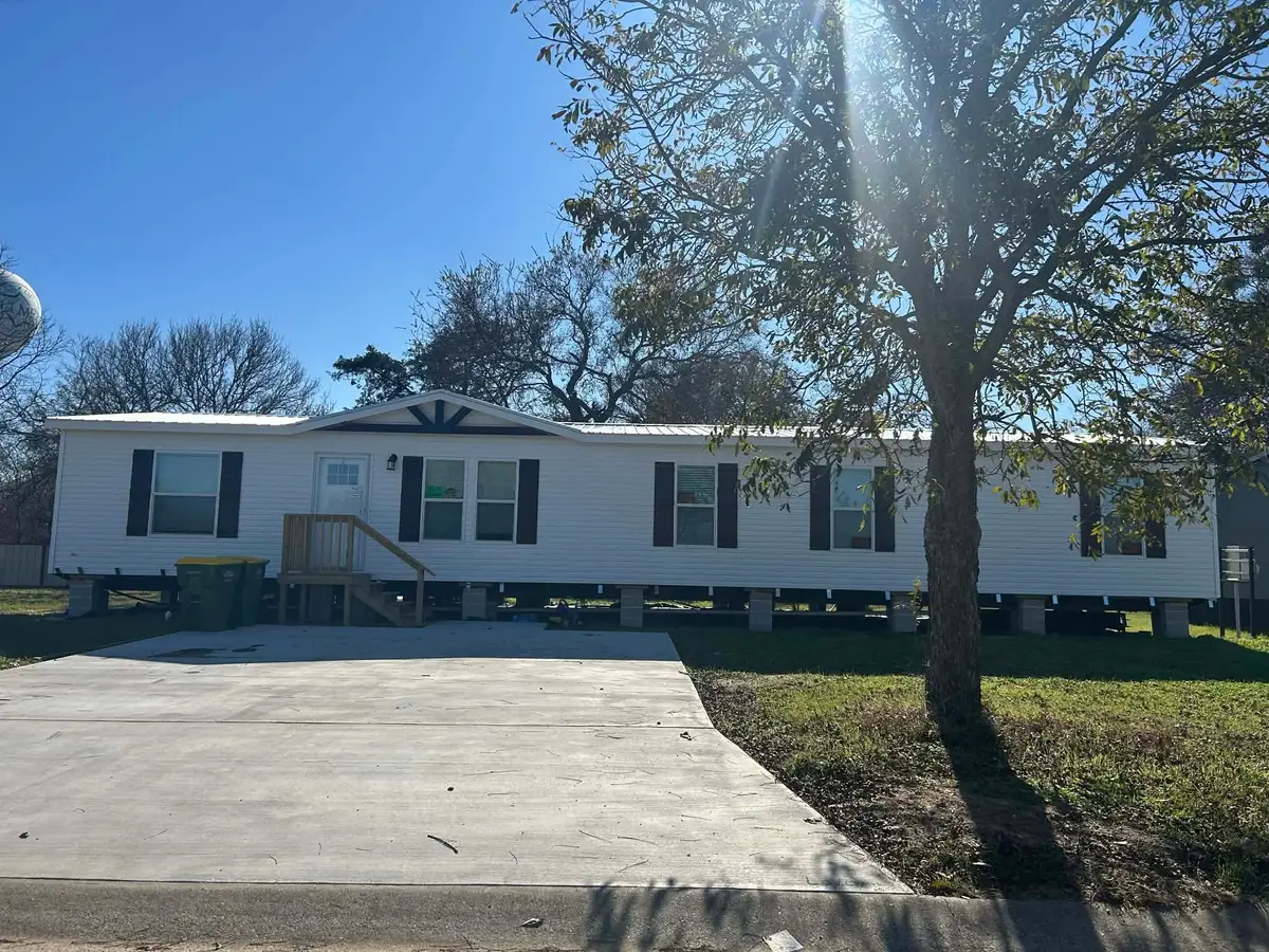 4405 Rocking K Drive, Bellmead, TX 76705 - Image #1