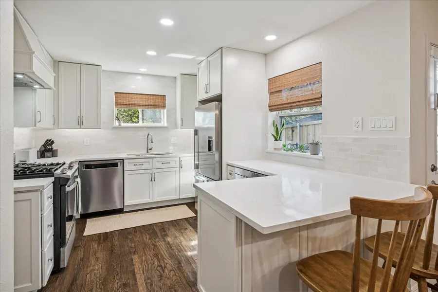 821 Peavy Road, Dallas, TX 75218 - Image #2