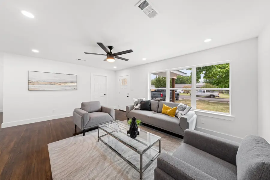 4129 Huckleberry Circle, Dallas, TX 75216 - Image #3