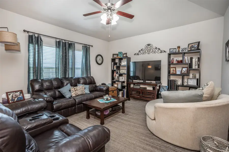 1800 Silver Oaks Drive, Gainesville, TX 76240 - Image #2