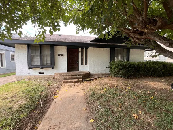 1104 E Robert Street, Fort Worth, TX 76104