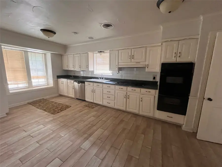 1104 E Robert Street, Fort Worth, TX 76104 - Image #3