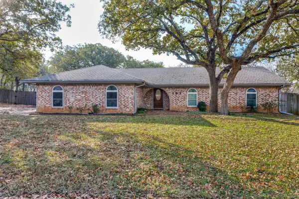 102 Hillside Drive W, Burleson, TX 76028