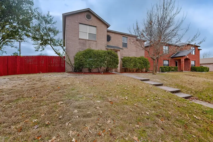 824 Willow Wood Drive, Cedar Hill, TX 75104 - Image #2