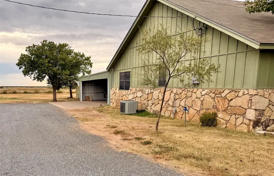 504 Loop Road, Quanah, TX 79252 - Image #3