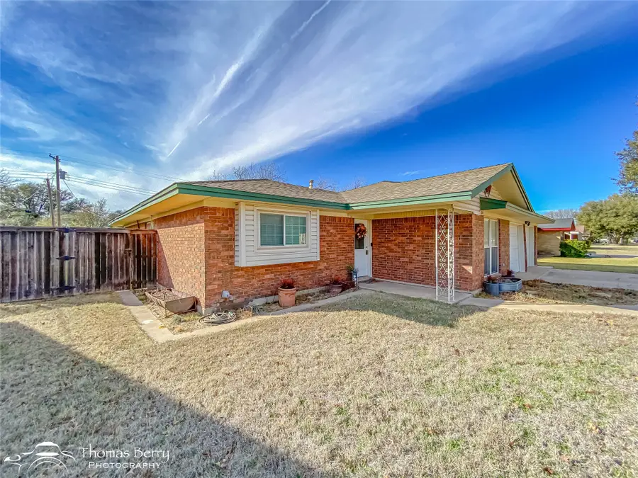 1104 Hickory Street, Roscoe, TX 79545 - Image #2