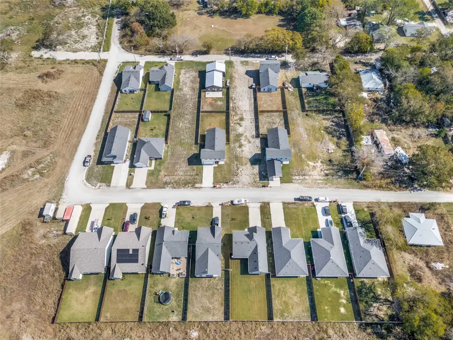 318 N Helton Street, Randolph, TX 75475 - Image #3