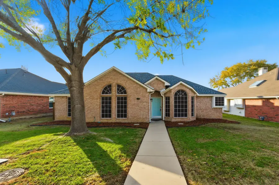 2060 Heather Glen Drive, Lewisville, TX 75067 - Image #2