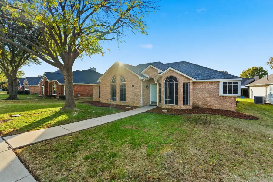 2060 Heather Glen Drive, Lewisville, TX 75067 - Image #3