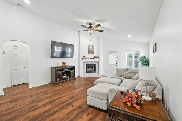 6013 Photinia Avenue, Denton, TX 76208