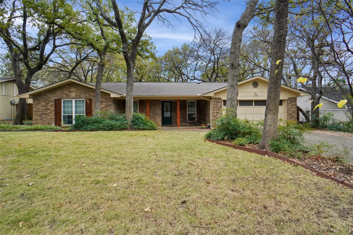 2847 Oak Forest Drive, Grapevine, TX 76051 - Image #1