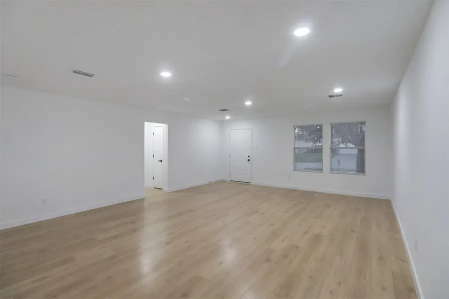 2924 Volturno Drive, Grand Prairie, TX 75052 - Image #2