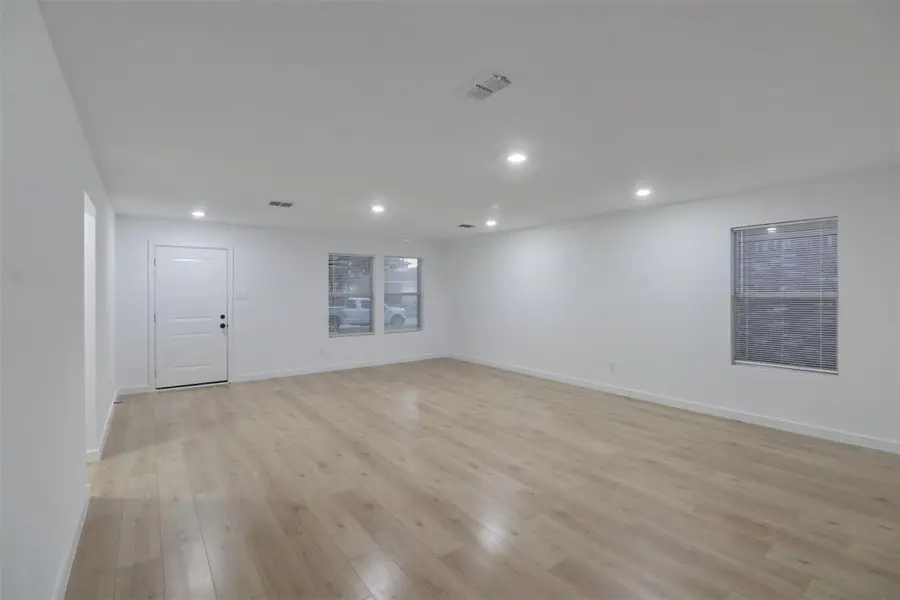 2924 Volturno Drive, Grand Prairie, TX 75052 - Image #3