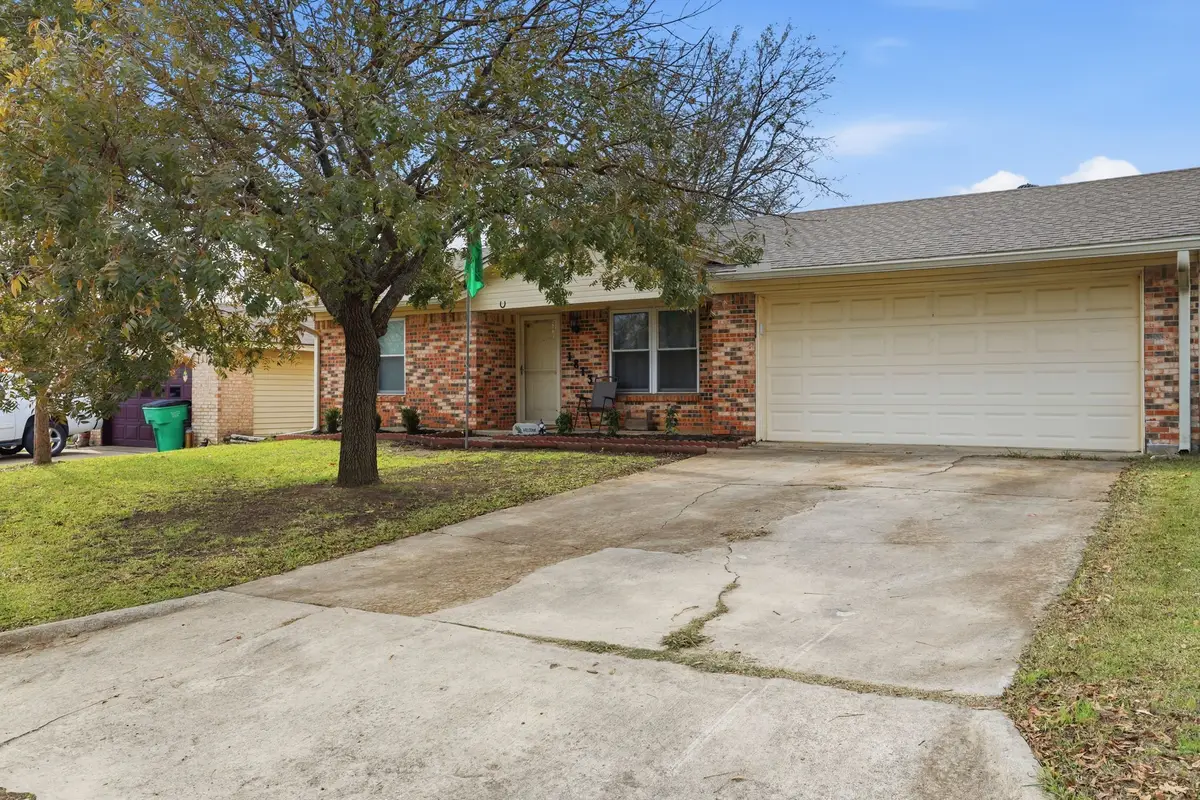 1813 Arkansas Street, Gainesville, TX 76240 - Image #1