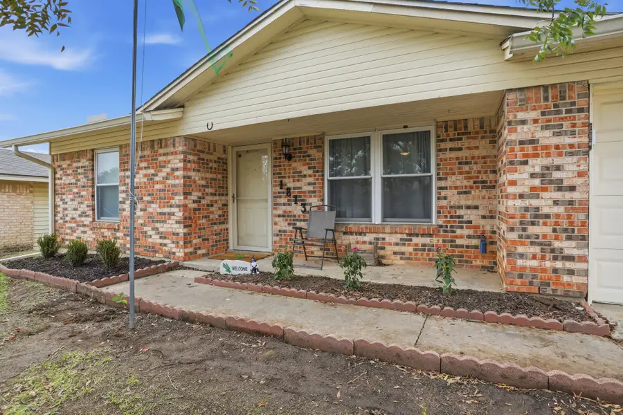 1813 Arkansas Street, Gainesville, TX 76240 - Image #3