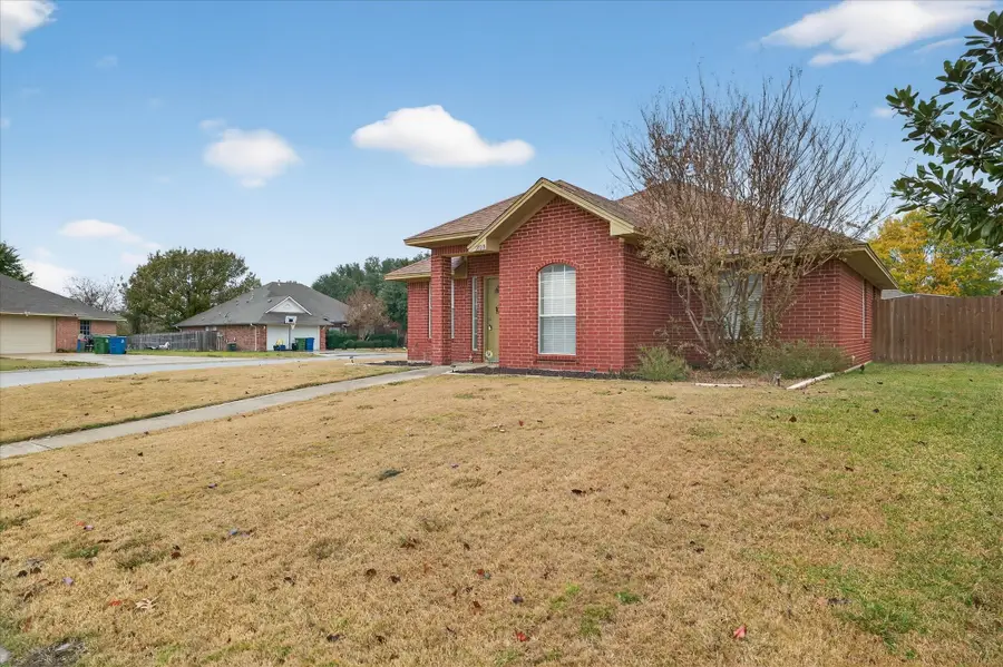 2029 Laney Drive, Sanger, TX 76266 - Image #2