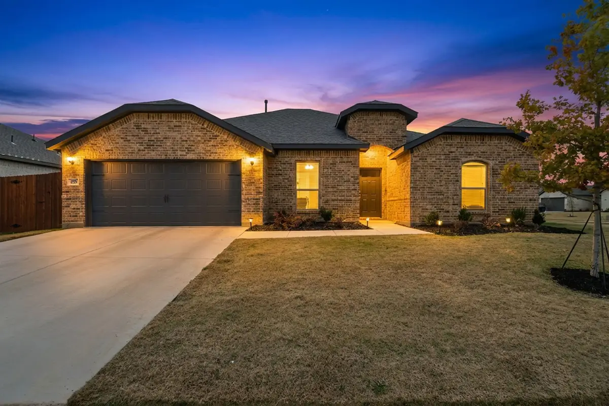437 Falcon Way, Azle, TX 76020 - Image #1
