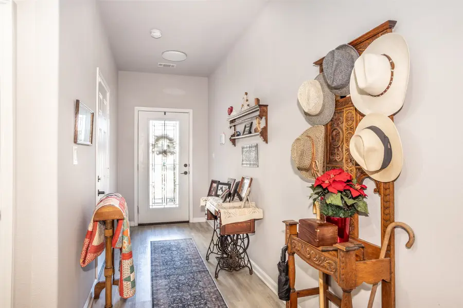 1135 Vintage Avenue, Gainesville, TX 76240 - Image #3