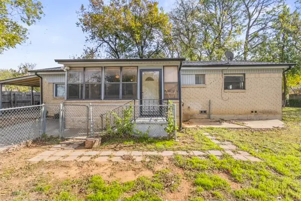 107 S Sheppard Drive, Euless, TX 76040 - Image #1