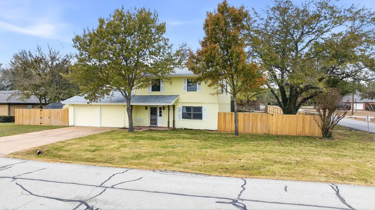 5600 Choctaw Drive, Granbury, TX 76049 - Image #1