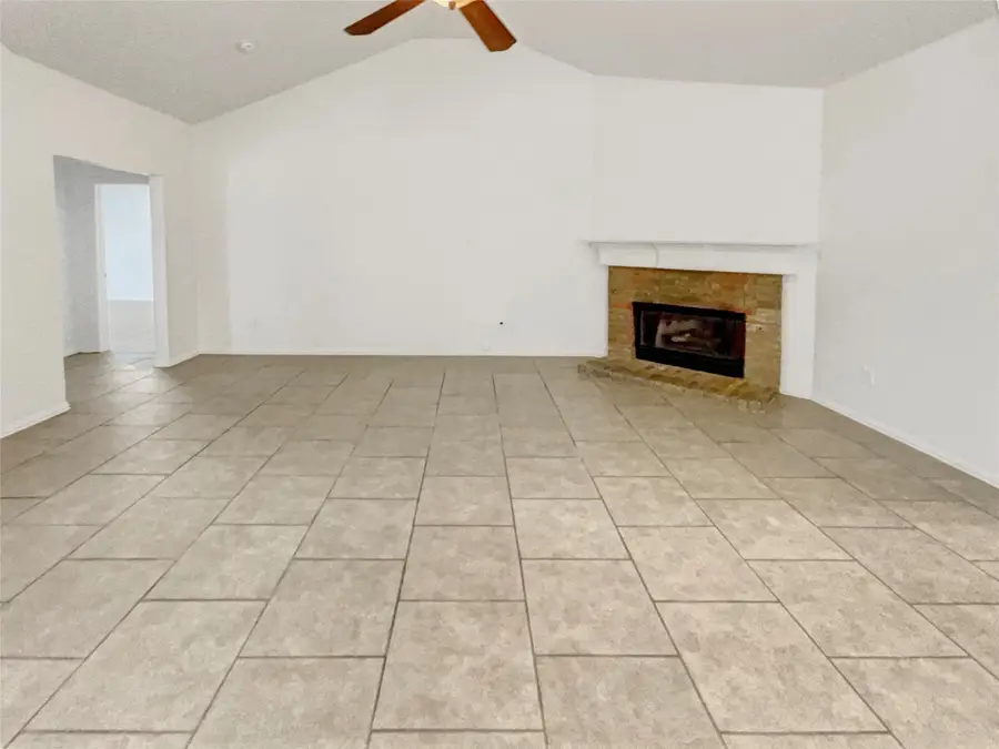2601 Crestwood Drive, Burleson, TX 76028 - Image #3