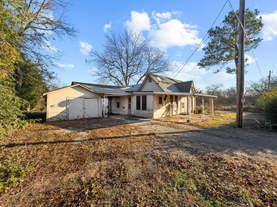 305 E Bells Boulevard, Bells, TX 75414 - Image #2