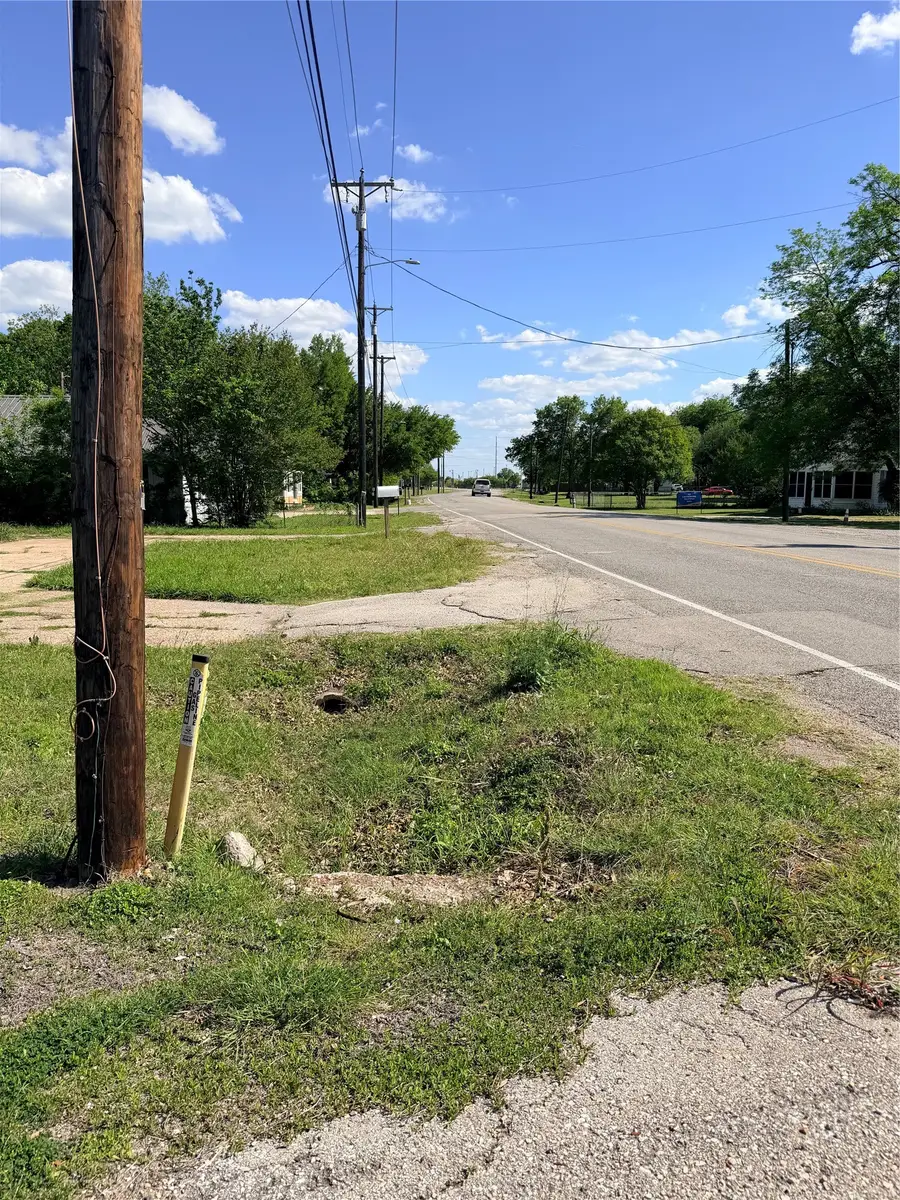 202 S Dallas Street, Wilmer, TX 75172 - #2